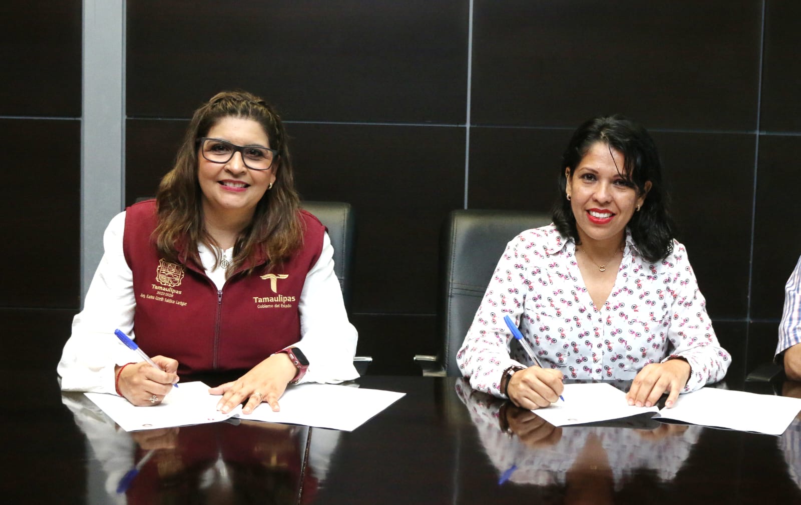 Firma SEDUMA alianza para protección de animales en situación de calle