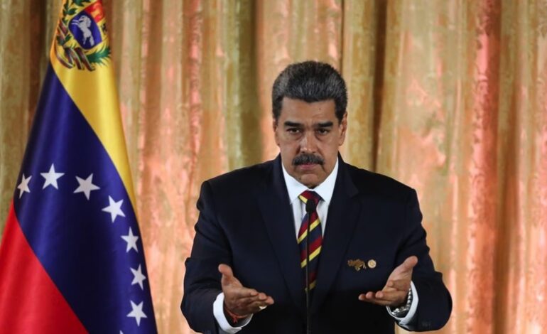 Maduro anuncia el cierre de la Embajada y consulados de Venezuela en Ecuador en apoyo a México
