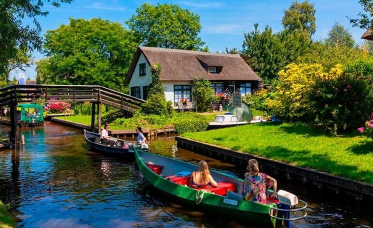 Hay un pueblo en Holanda que no tiene calles, sólo canales.