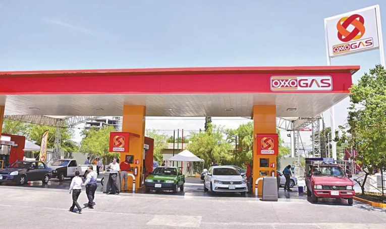 AMLO: “Oxxo sigue vendiendo la gasolina muy cara”