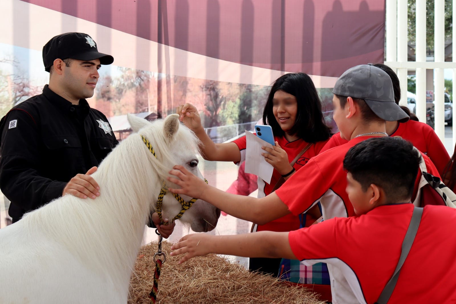 Agrupamiento montado de la Guardia Estatal mantiene proximidad permanente.