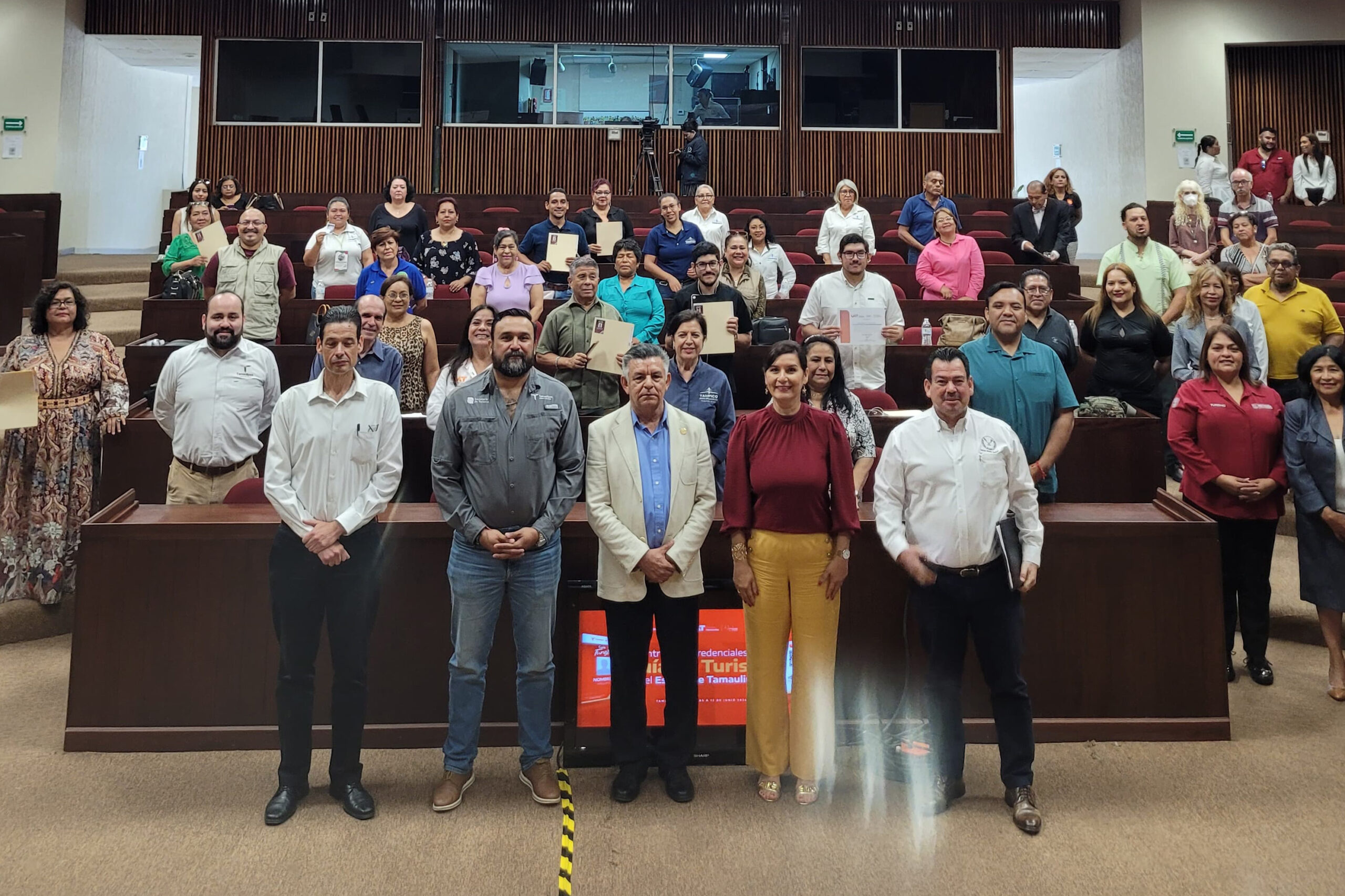 Certifica la UAT capacitación y actualización de guías turísticos.