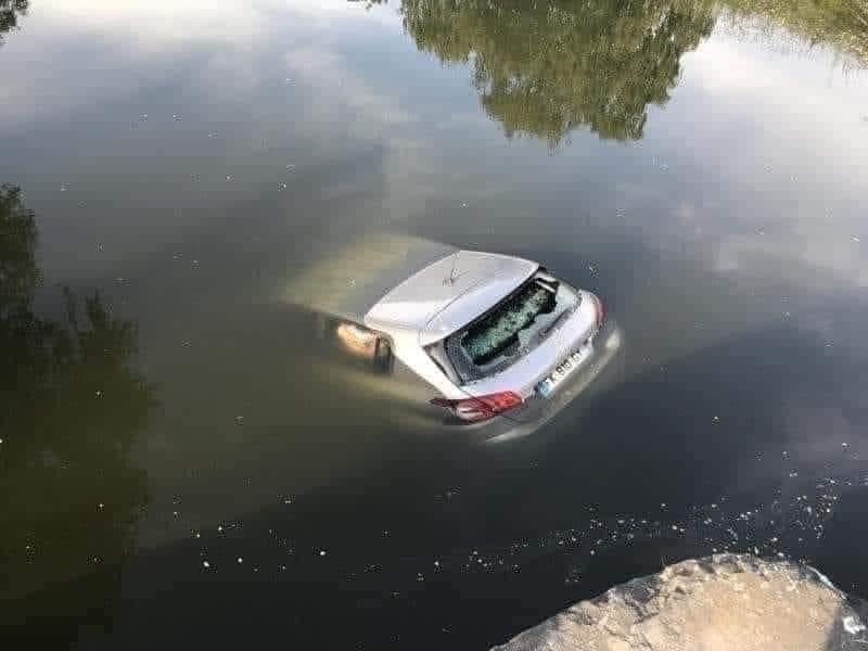 SI CAES EN TU COCHE AL AGUA
