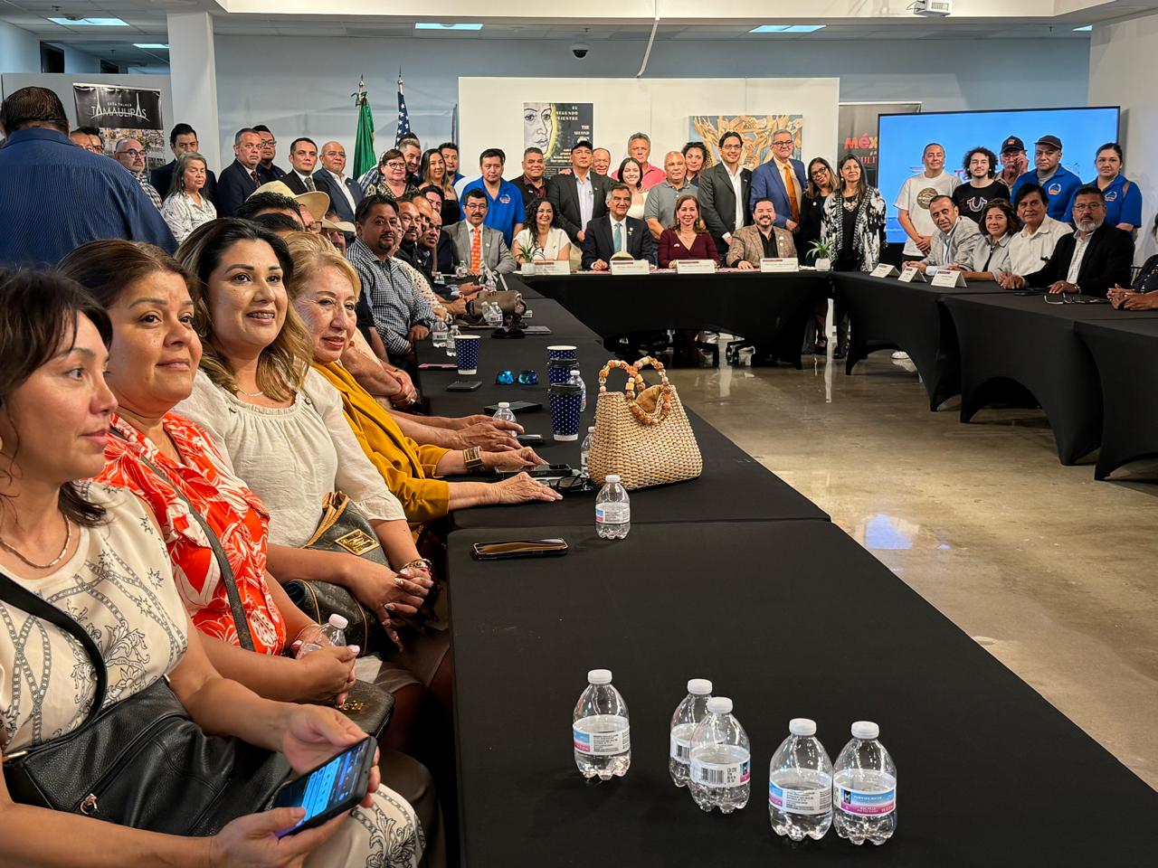 Sostiene Américo encuentro con migrantes tamaulipecos en Houston.