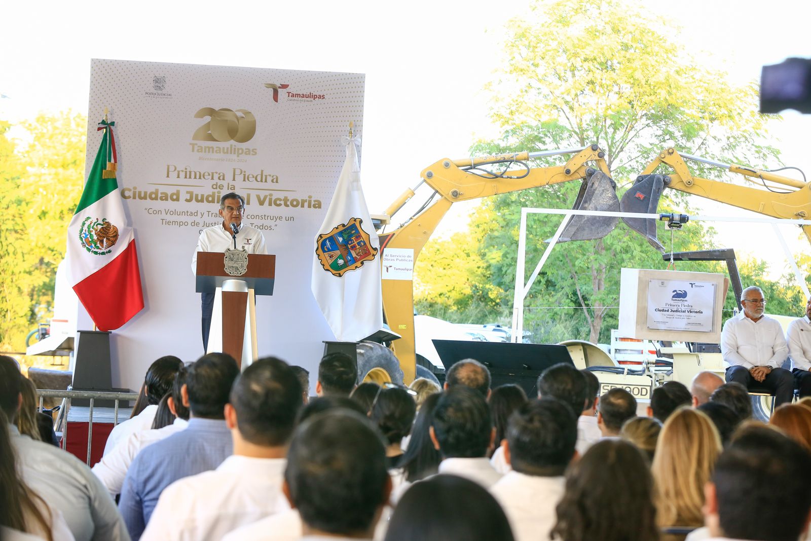 Coloca Américo Villarreal primera piedra de la Ciudad Judicial en Victoria