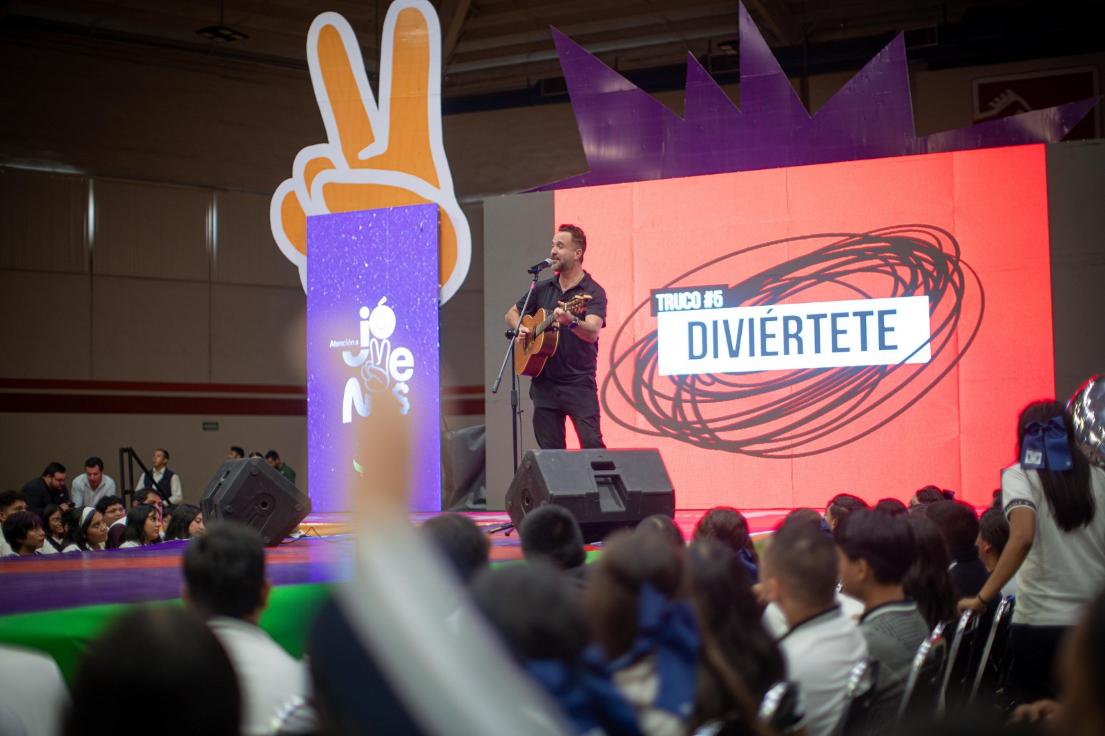 Presenta DIF Tamaulipas “La vida como una fiesta” de Nacho Llantada