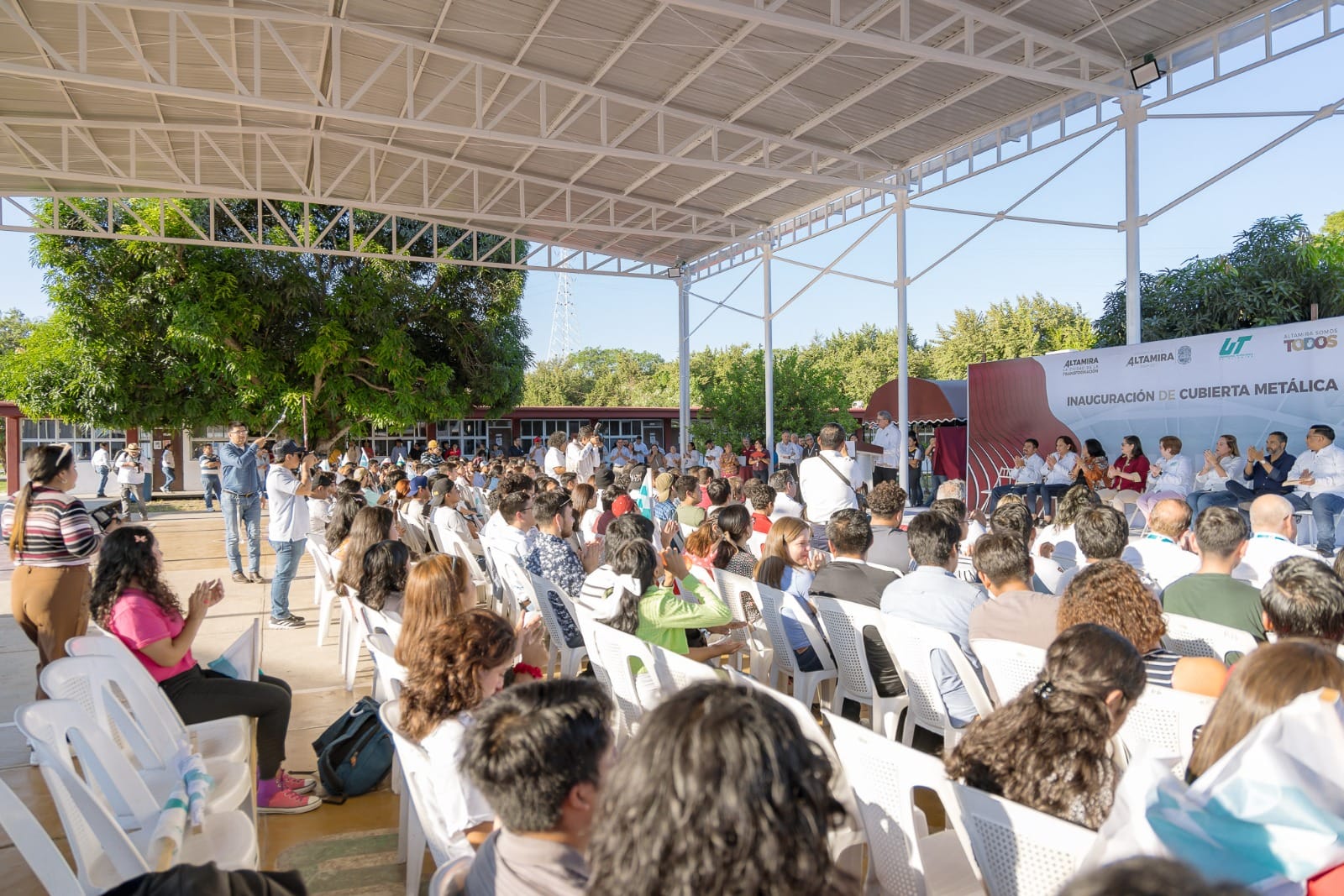Reconocen a docentes, personal administrativo y estudiantes de la Universidad Tecnológica de Altamira.