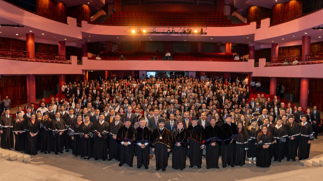 Entrega Dámaso Anaya reconocimientos al mérito universitario  2024