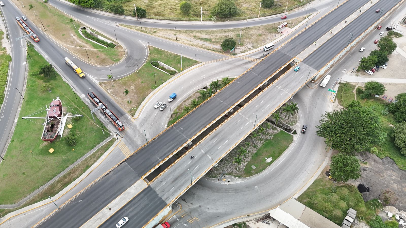 En Altamira, Secretaría de Obras Públicas rehabilita Avenida de la Industria