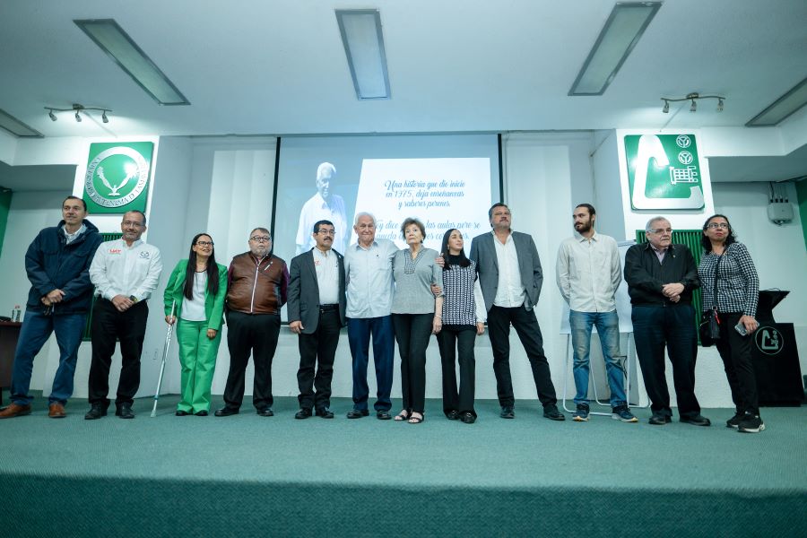 Decano de la UAT, Luis Navarro Roso, se despide de la cátedra  con emotivo homenaje.