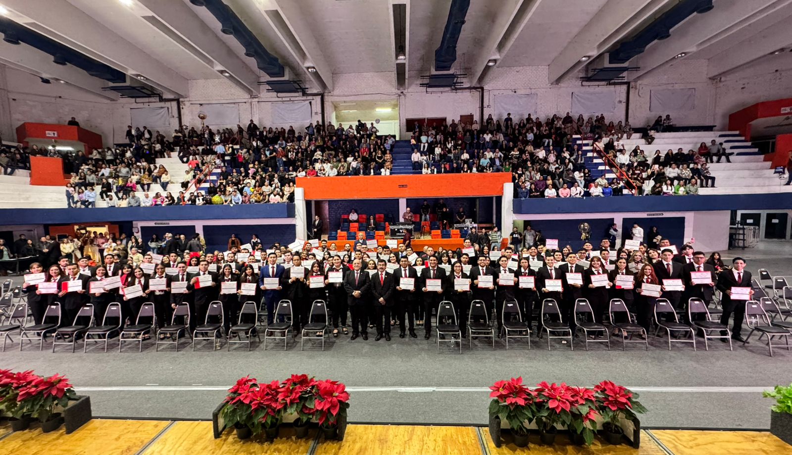 Dámaso Anaya preside graduación de egresados de ingeniería de la UAT en  Tampico