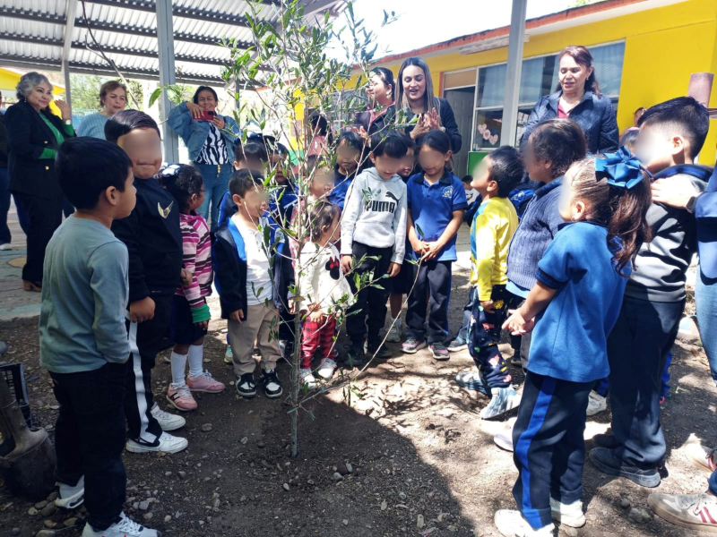 Fomenta la PAUT cultura ecológica con donación de árboles
