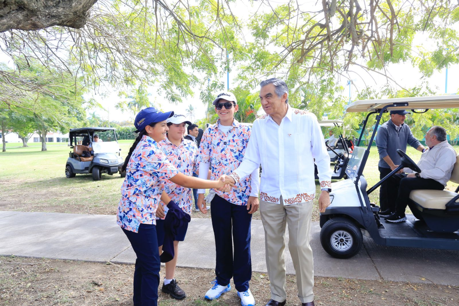 Premia gobernador Américo Villarreal a ganadores de Torneo de Golf DIF Tampico 2025