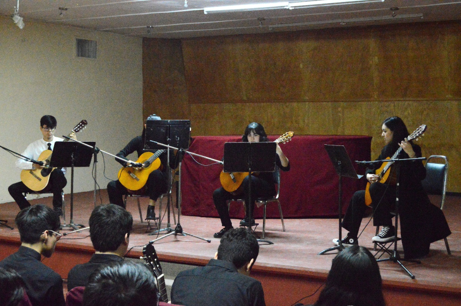 Presentan estudiantes del Colegio de San Juan Siglo XXI recitales demostrativos.