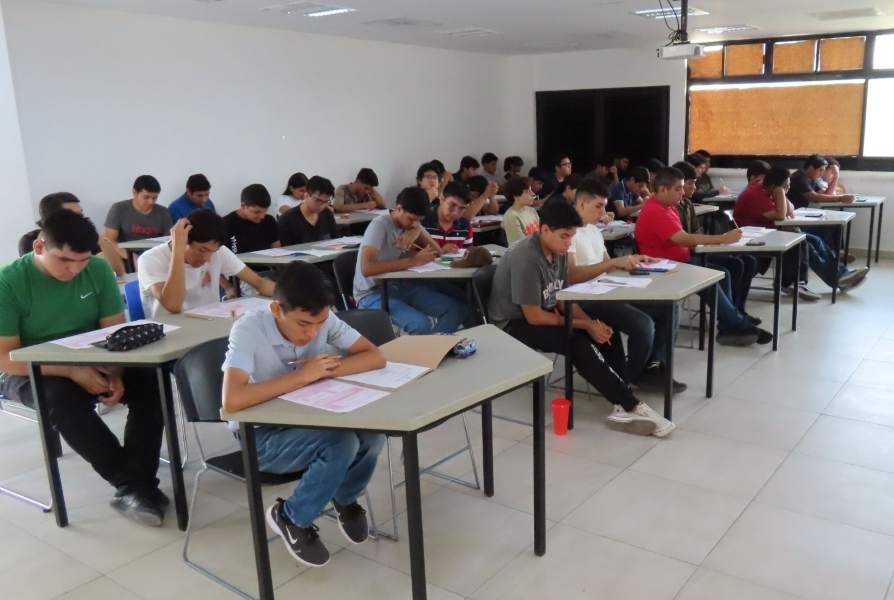 Realiza UPV examen de admisión a aspirantes de nuevo ingreso