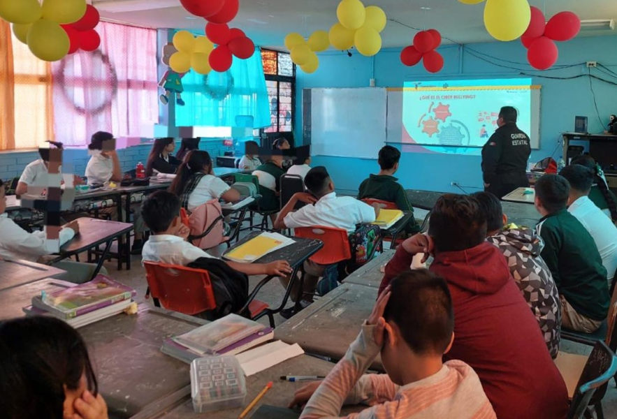 Reciben estudiantes de Reynosa visita y orientación de la Guardia Estatal de Género