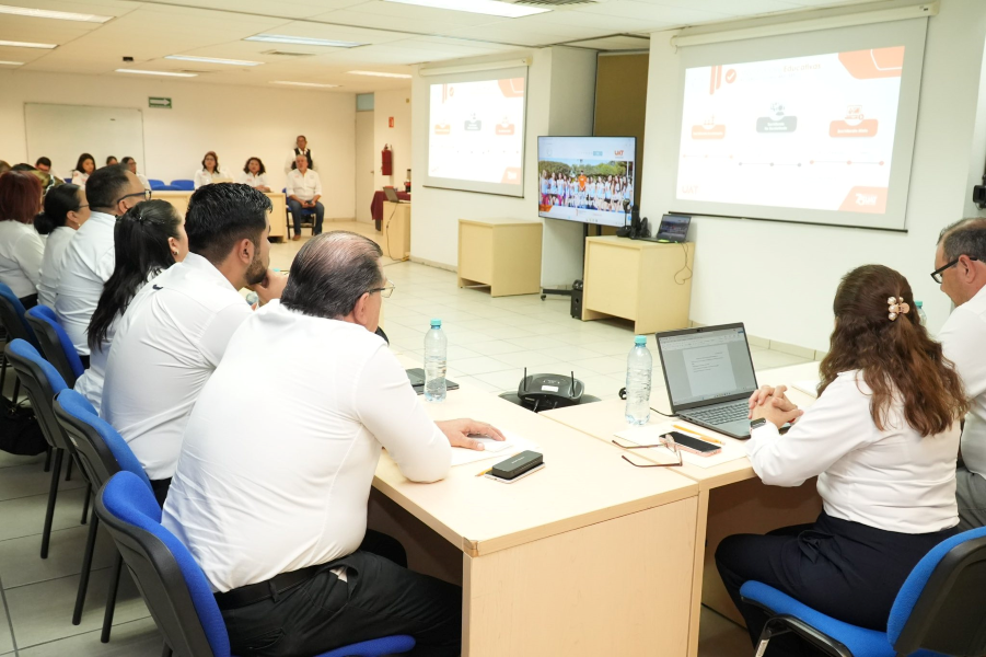Implementa la UAT prepa en línea