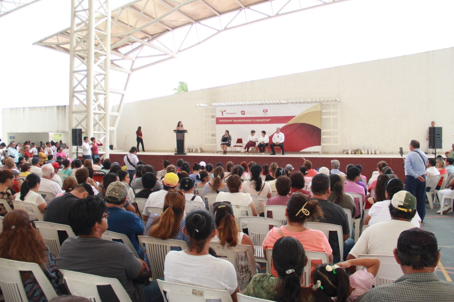 Entrega SEBIEN paquetes alimentarios en Tampico