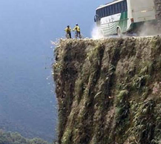 North Yungas Road, en Bolivia, conocida como “el camino de la muerte”.
