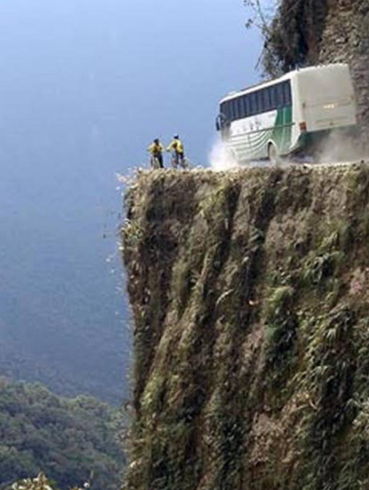 North Yungas Road, en Bolivia, conocida como “el camino de la muerte”.