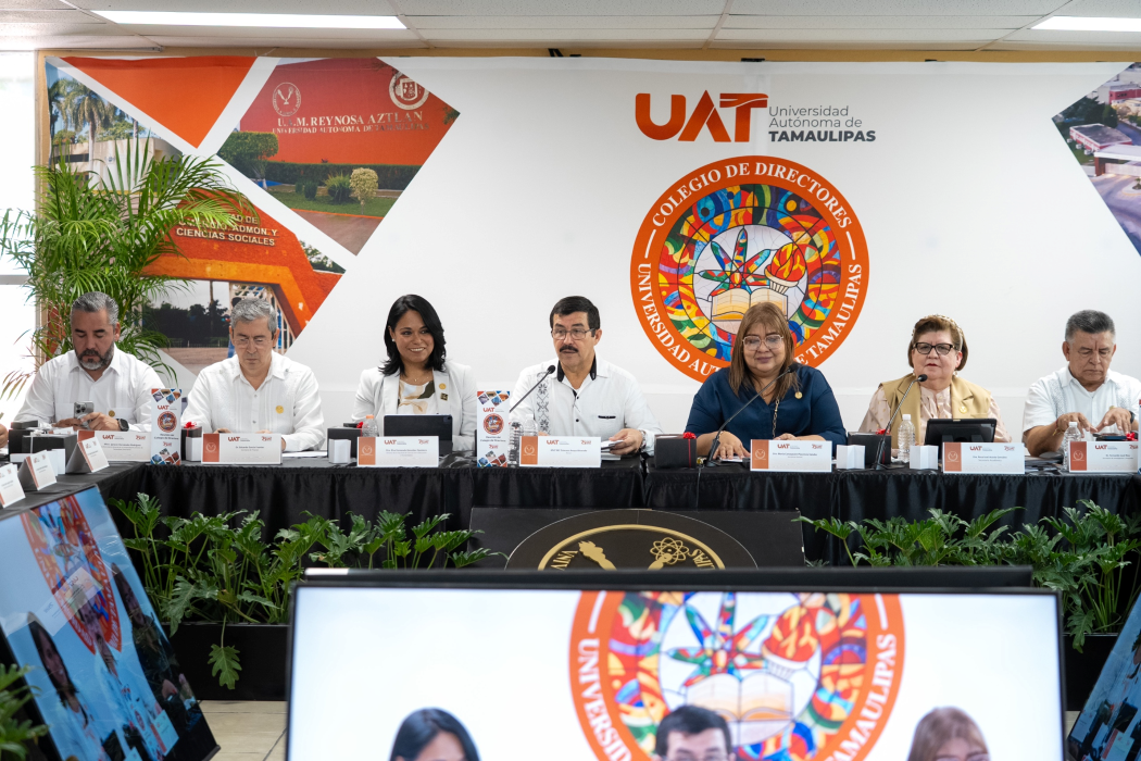 Entrega rector equipamiento en la Facultad de Ciencias de la Educación y  Humanidades