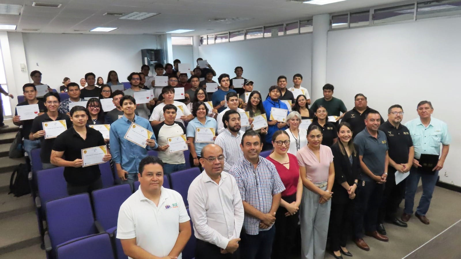 Obtienen estudiantes de la UPV certificaciones internacionales