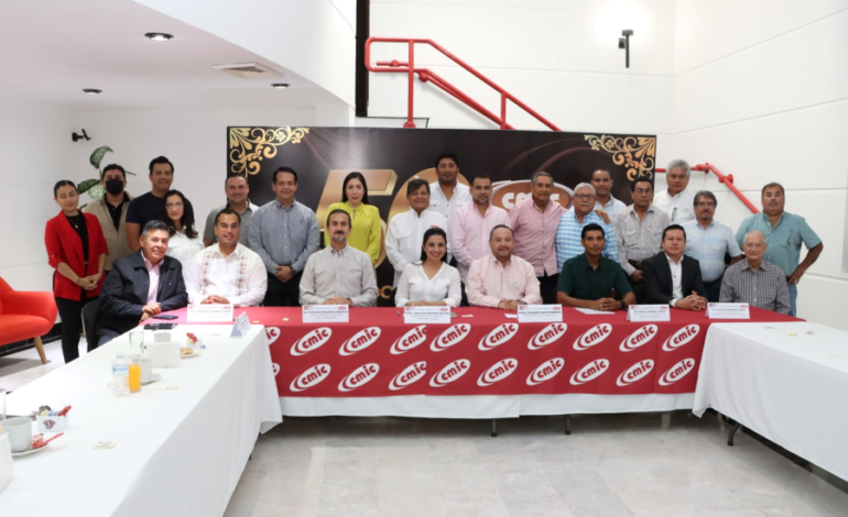 Capacita Secretaría del Trabajo a integrantes de la CMIC Tampico sobre actualizaciones en leyes laborales