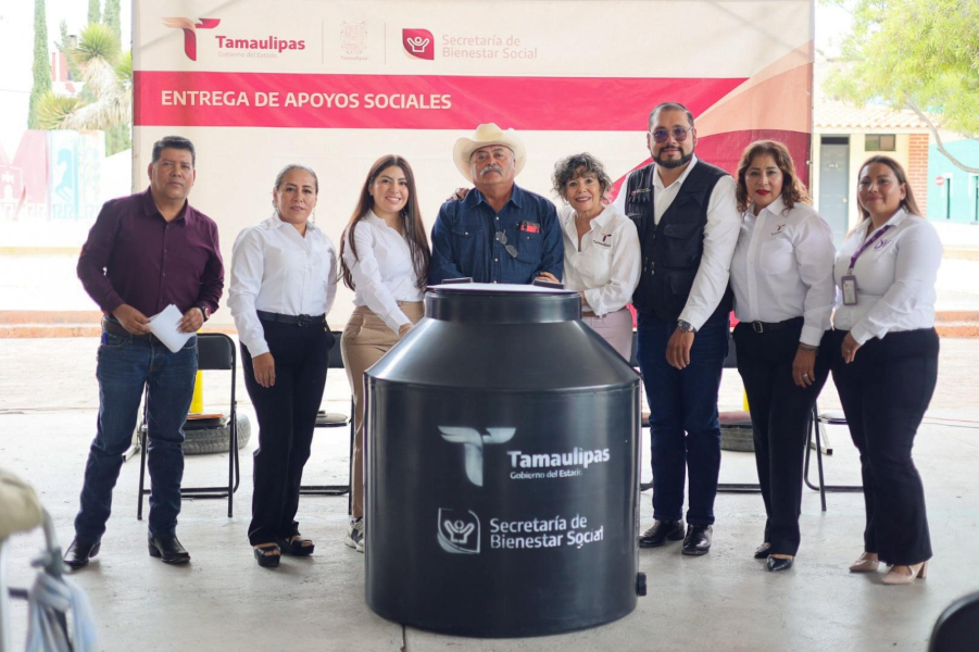 Entrega SEBIEN tinacos en Palmillas