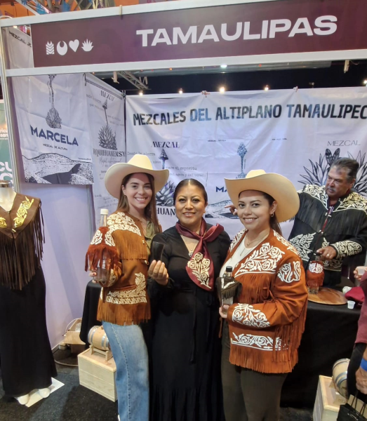Destaca mezcal de Tamaulipas en el Encuentro Nacional de Mezcal Puebla 2025