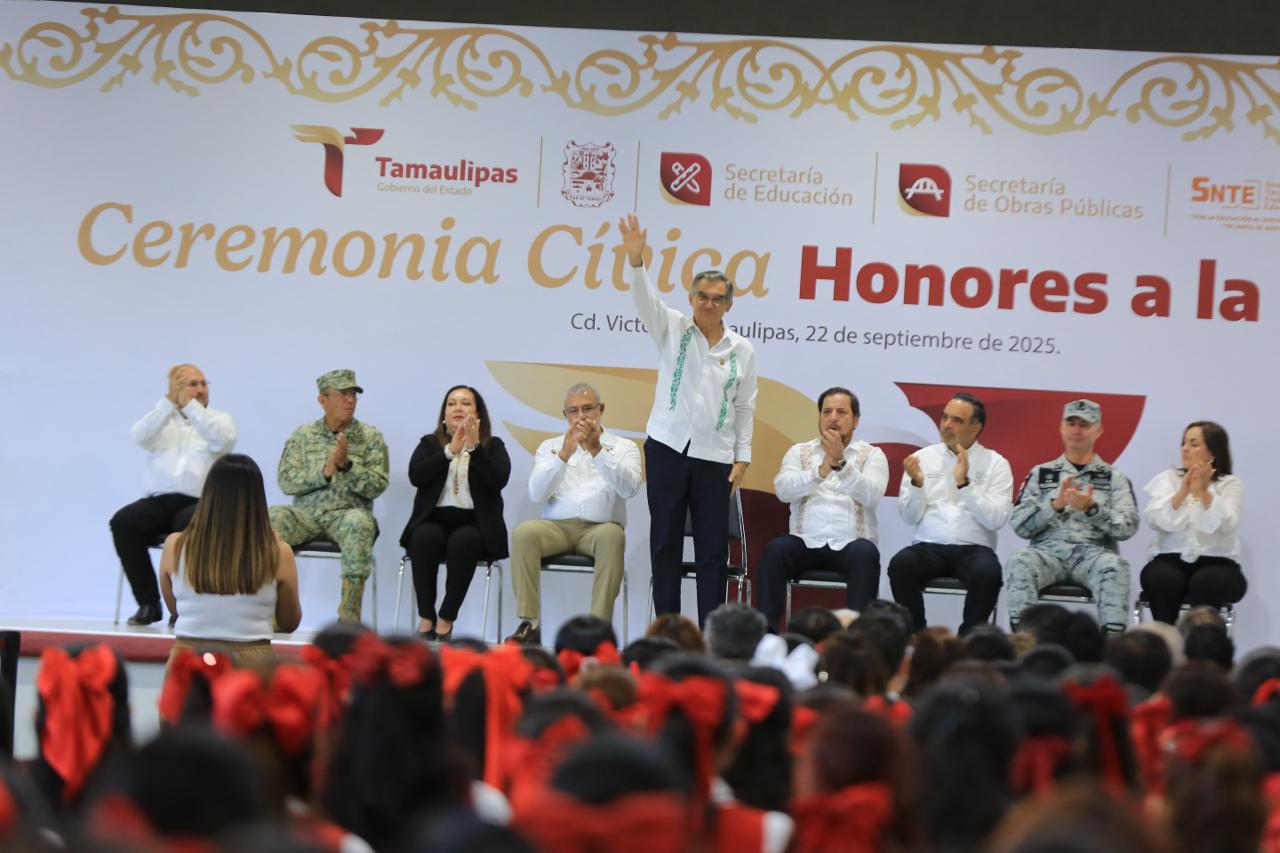 Inaugura Américo Villarreal gimnasio en Escuela Normal de Educadoras, legado de su padre