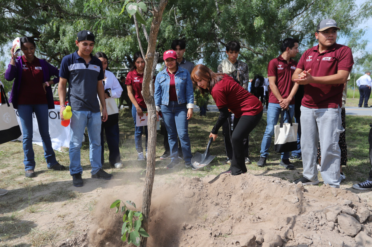 Se suma UTTN al rescate y rehabilitación de la Laguna La Escondida