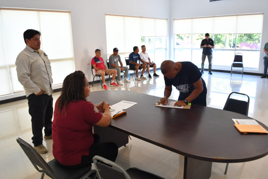 Presentan custodios penitenciarios  evaluación de aptitud física para promoción de grados
