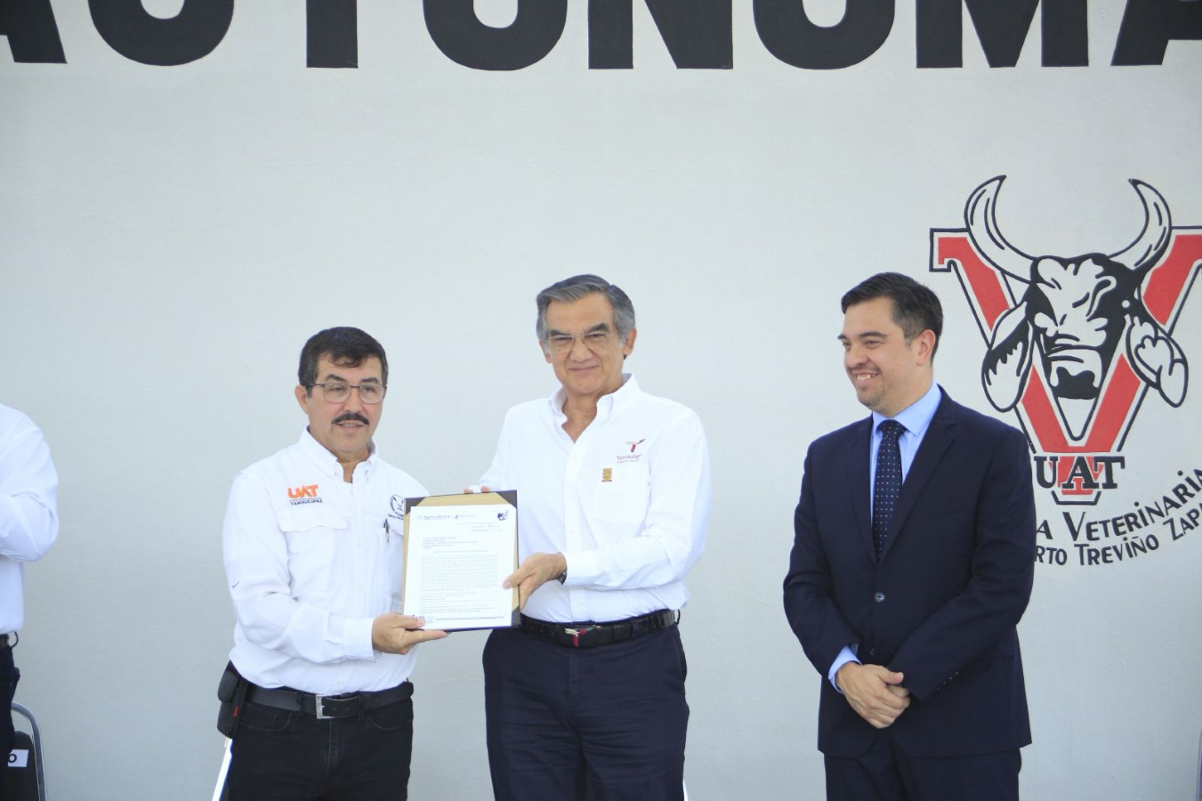 Américo Villarreal recibe ampliación de certificación TIF para el rastro de la UAT