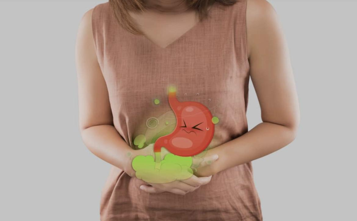 Para evitar digestiones pesadas, los expertos recomiendan ajustar tanto los hábitos de consumo como la selección de alimentos para facilitar el tránsito gástrico.