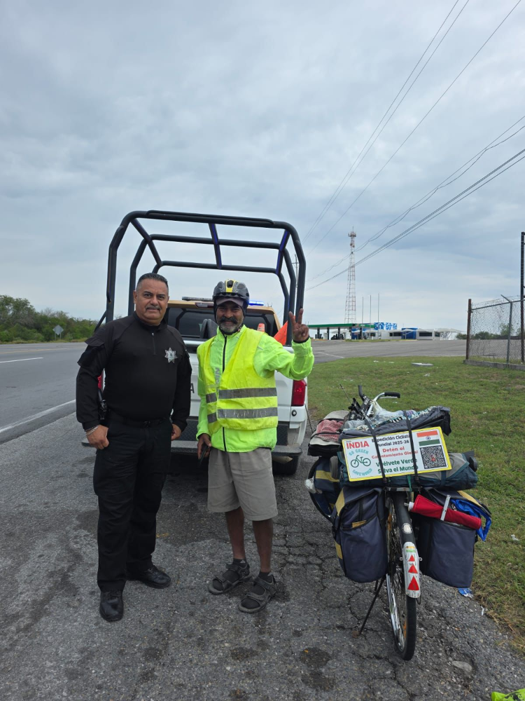 Ciclistas constatan seguridad y presencia policial en carreteras de Tamaulipas