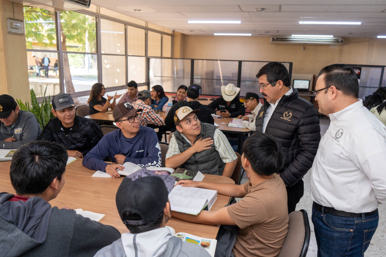 Impulsa rector lazos con la comunidad de la FIC-UAT