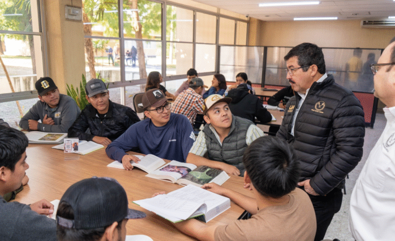 El diálogo con universitarios define el nuevo rumbo de la UAT: rector