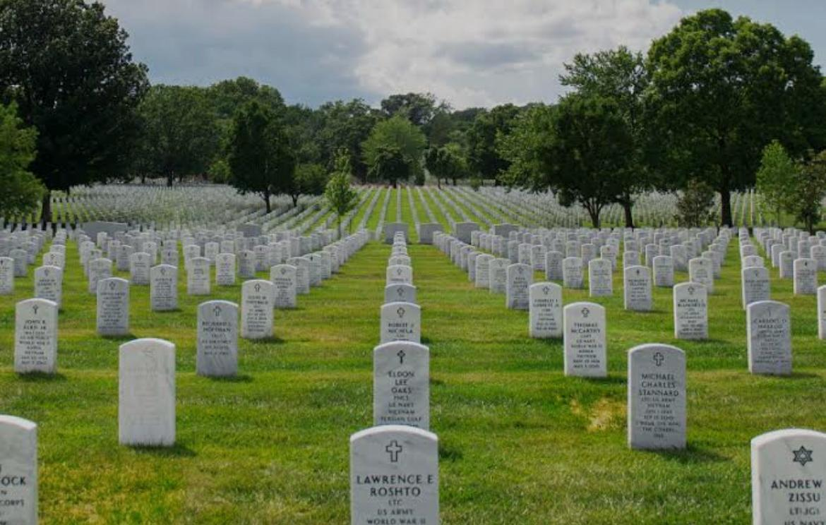La palabra cementerio proviene del griego ‘koimeterion’, que significa “dormitorio”.