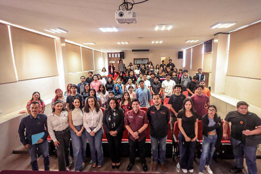 Comparten jóvenes emprendedores lecciones de éxito para inspirar a nuevas generaciones