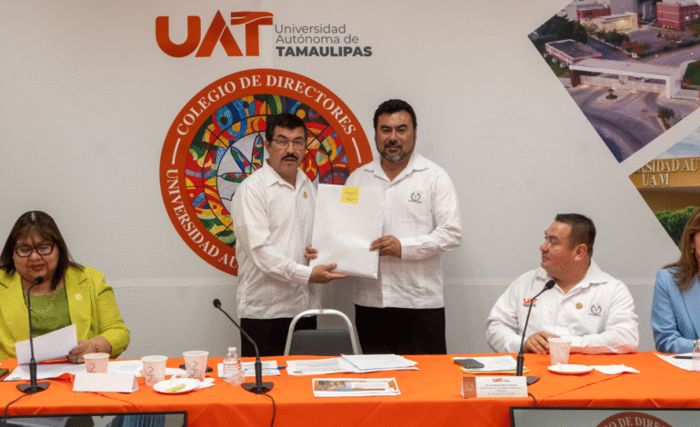 Reconoce rector la excelencia académica de egresados UAT en el EGEL