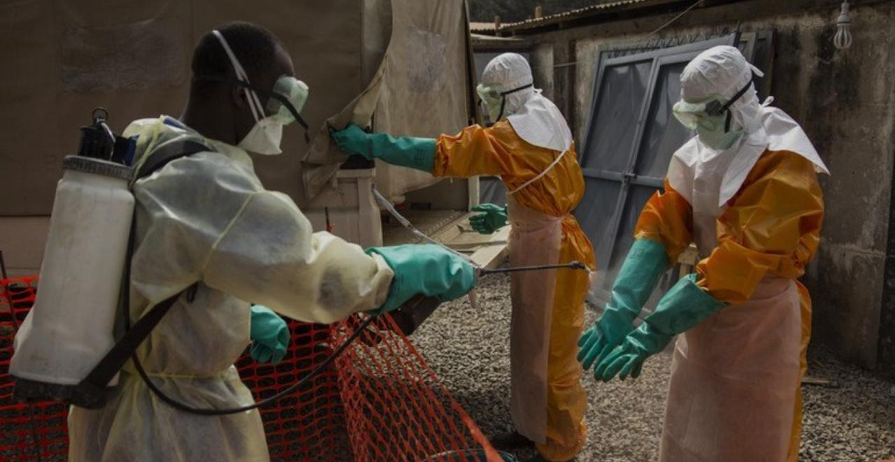 La República Democrática del Congo inició una campaña de vacunación de emergencia para su personal de salud debido al brote de ébola más destructivo de su historia.