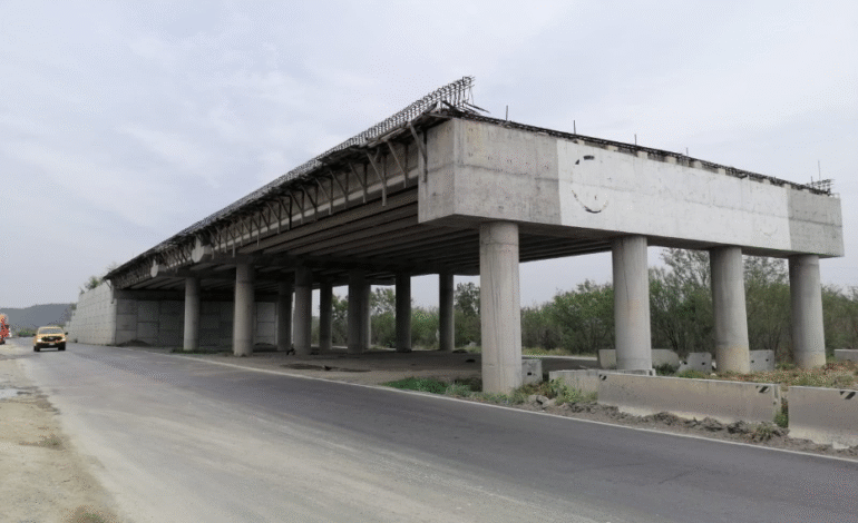 Puente Magueyes, obra que rescata el gobierno estatal.