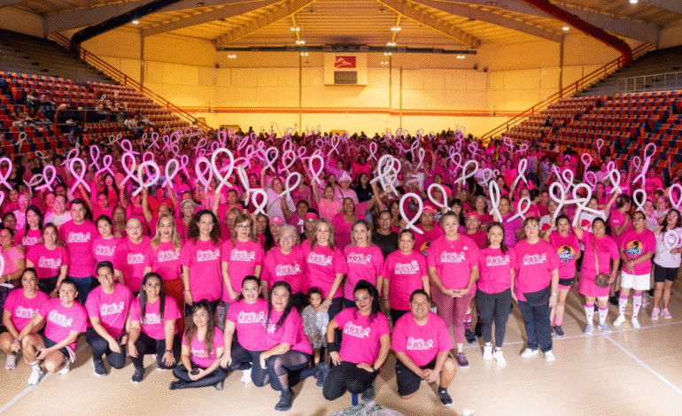 Suma la UAT esfuerzos contra el cáncer de mama mediante el  Zumbathón con Causa “Energía Rosa”
